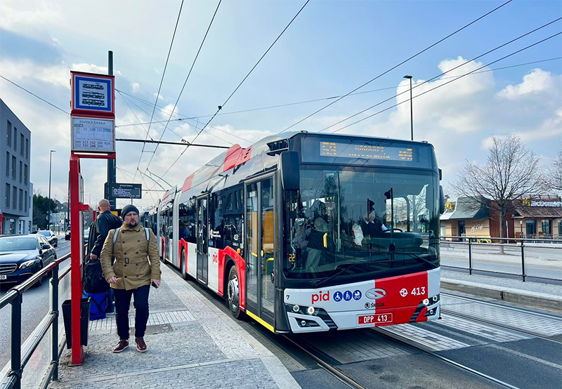 Na letisko začali premávať najdlhšie české trolejbusy